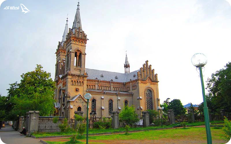 کلیسای جامع مادر مقدس؛ بنایی باشکوه در کنار دریای سیاه